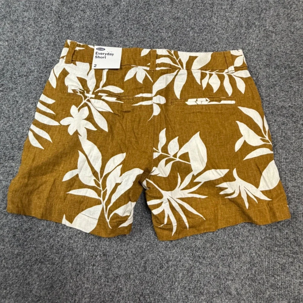 Old Navy Everyday Short Womens 2 Mustard Yellow White Tropical Leaf Print 5 Inch